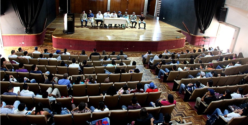 asamblea de estudiantes portada autoridades