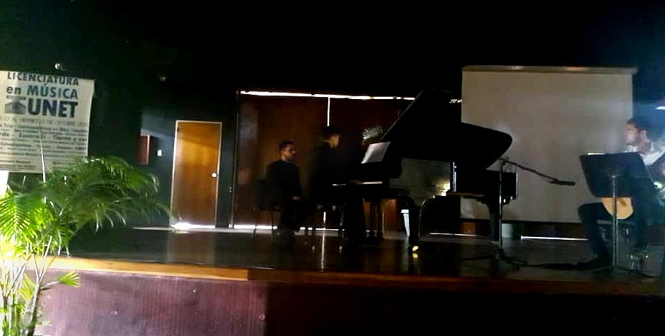 expomusica piano y guitarra